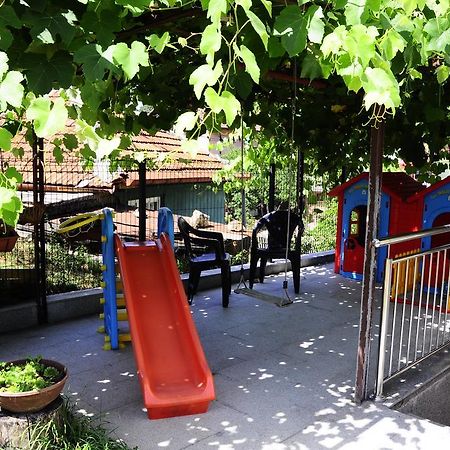 Family Apartment With Garden Sarajevo Eksteriør billede