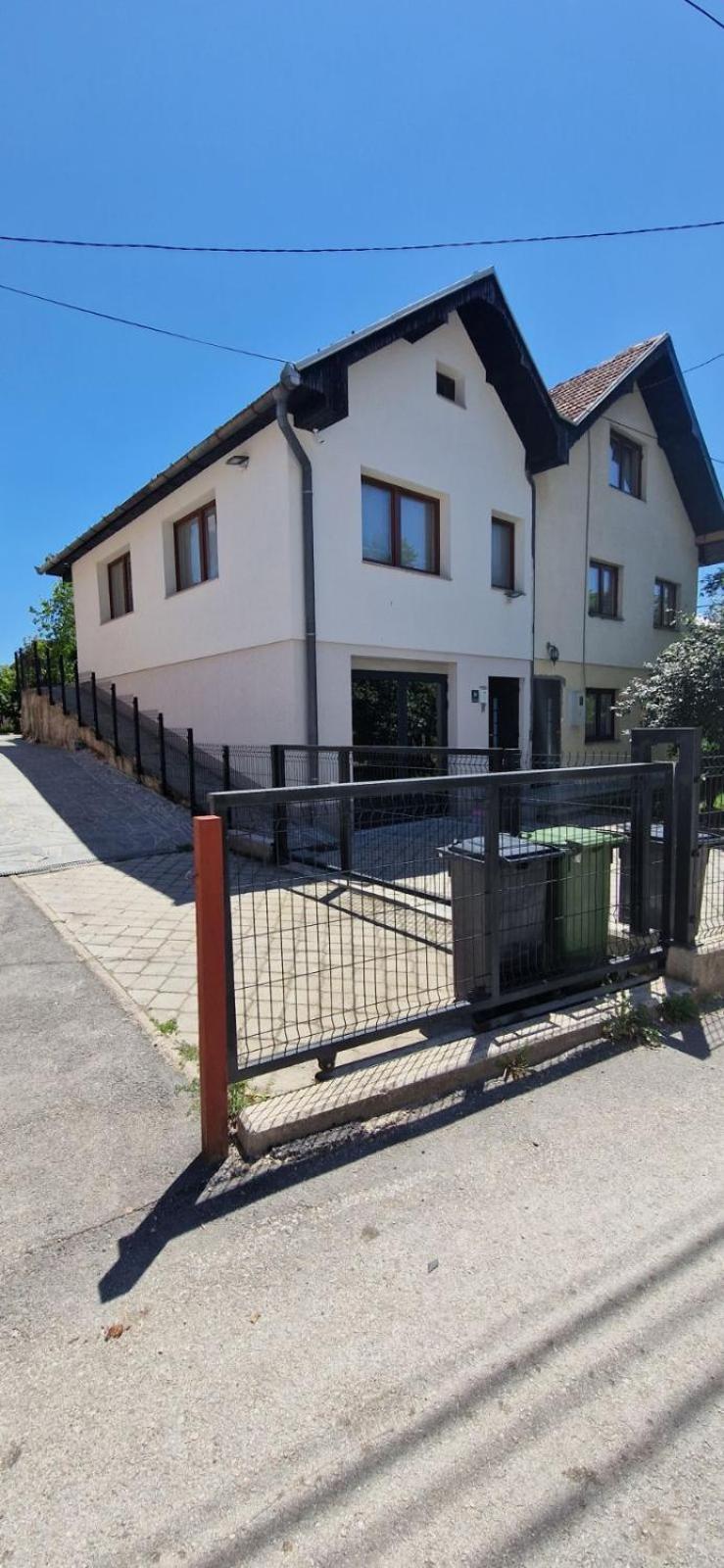 Family Apartment With Garden Sarajevo Eksteriør billede