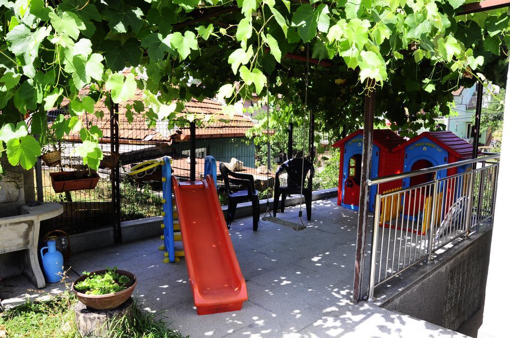 Family Apartment With Garden Sarajevo Eksteriør billede