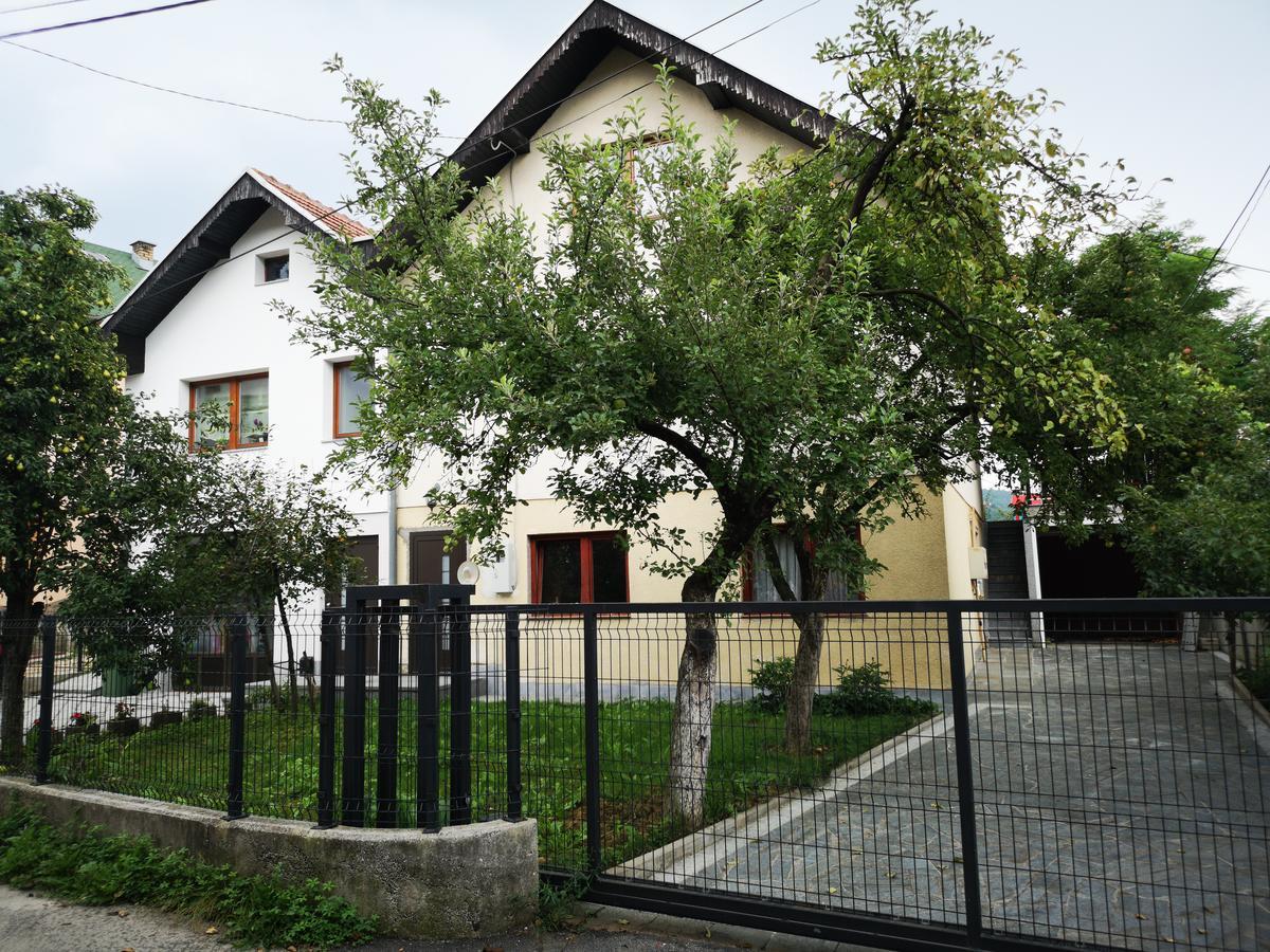 Family Apartment With Garden Sarajevo Eksteriør billede